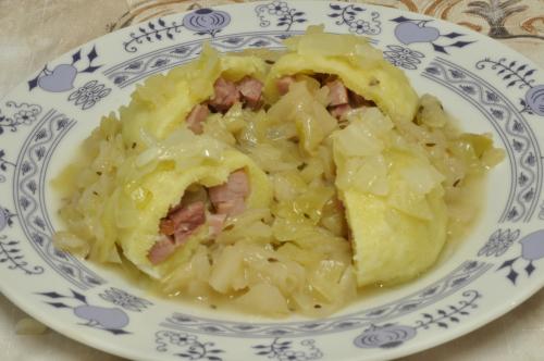 Plněné bramborové knedlíky se zelím – Snadné recept z Česko kuchyně, hotový za 45 - 60 minut